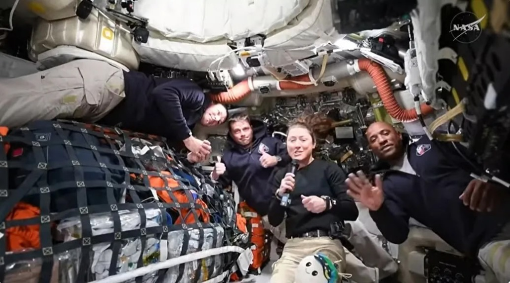 artemis-ii-crew-inside-orion-7.jpeg artemis-ii-crew-inside-orion-7.jpeg
